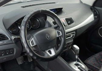 Подержанный автомобиль Renault Fluence 2010 года (11 фото)