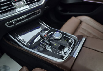 Подержанный автомобиль BMW X7 2020 года (10 фото)