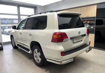 Подержанный автомобиль Toyota Land Cruiser Suv 2013 года (7 фото)