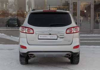 Подержанный автомобиль Hyundai Santa Fe 2011 года (6 фото)