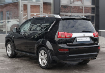 Подержанный автомобиль Peugeot 4007 2010 года (7 фото)