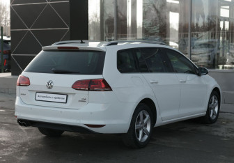 Подержанный автомобиль Volkswagen Golf Wagon 2013 года (5 фото)