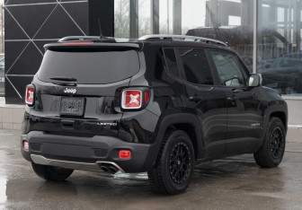 Подержанный автомобиль Jeep Renegade 2018 года (5 фото)