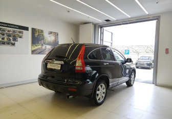 Подержанный автомобиль Honda CR-V 2007 года (4 фото)