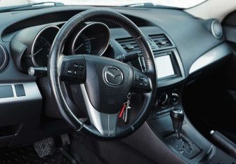 Подержанный автомобиль Mazda 3 Sedan 2012 года (11 фото)