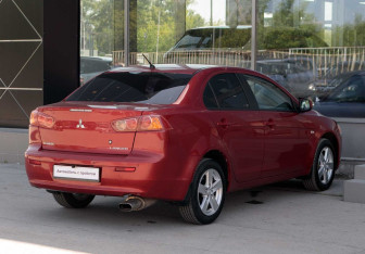 Подержанный автомобиль Mitsubishi Lancer Sedan 2008 года (5 фото)