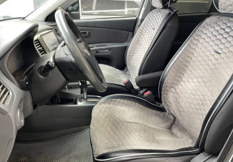 Подержанный автомобиль Kia Rio Hatchback 2007 года (10 фото)