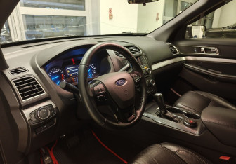 Подержанный автомобиль Ford Explorer 2017 года (7 фото)