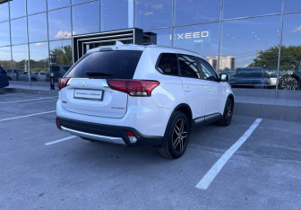Подержанный автомобиль Mitsubishi Outlander 2017 года (5 фото)