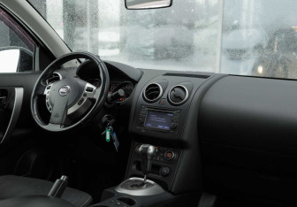 Подержанный автомобиль Nissan Qashqai 2010 года (10 фото)