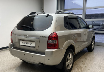Подержанный автомобиль Hyundai Tucson 2007 года (5 фото)