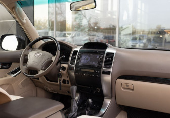 Подержанный автомобиль Toyota Land Cruiser Prado 2008 года (10 фото)