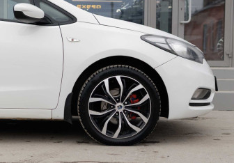 Подержанный автомобиль Kia Cerato Sedan 2013 года (9 фото)
