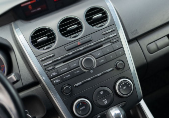 Подержанный автомобиль Mazda CX-7 2011 года (14 фото)