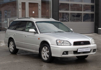 Подержанный автомобиль Subaru Legacy Wagon 2001 года (3 фото)