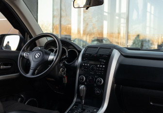 Подержанный автомобиль Suzuki Grand Vitara 2008 года (10 фото)
