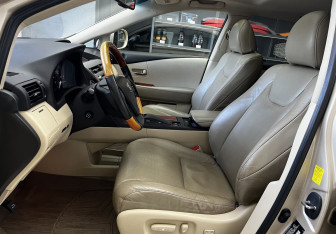 Подержанный автомобиль Lexus RX 2009 года (8 фото)