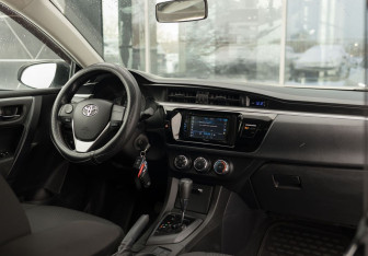 Подержанный автомобиль Toyota Corolla Sedan 2014 года (10 фото)