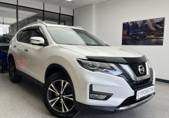 Подержанный автомобиль Nissan X-Trail 2021 года (3 фото)