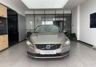 Подержанный автомобиль Volvo S60 2015 года (3 фото)