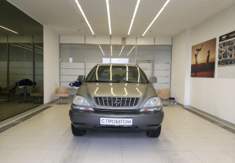 Подержанный автомобиль Lexus RX 2001 года (2 фото)