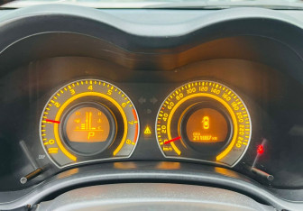 Подержанный автомобиль Toyota Corolla Sedan 2009 года (13 фото)