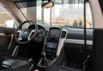 Подержанный автомобиль Chevrolet Captiva 2007 года (10 фото)