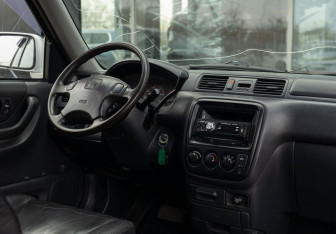 Подержанный автомобиль Honda CR-V 2001 года (10 фото)