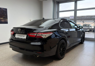 Подержанный автомобиль Toyota Camry Sedan 2018 года (5 фото)