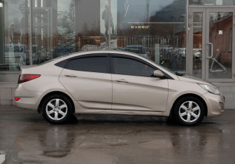 Подержанный автомобиль Hyundai Solaris Sedan 2014 года (4 фото)