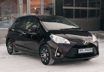 Подержанный автомобиль Toyota Vitz 2018 года (3 фото)