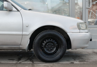 Подержанный автомобиль Toyota Corolla Sedan 1998 года (9 фото)