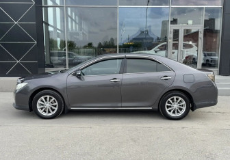 Подержанный автомобиль Toyota Camry Sedan 2013 года (8 фото)