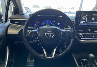 Подержанный автомобиль Toyota Corolla Sedan 2019 года (10 фото)