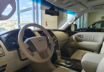 Подержанный автомобиль Infiniti QX56 2012 года (7 фото)