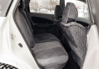 Подержанный автомобиль Nissan Wingroad 2002 года (15 фото)