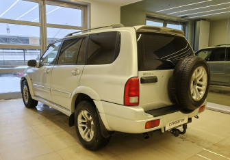 Подержанный автомобиль Suzuki Grand Vitara 2005 года (7 фото)