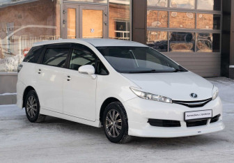 Подержанный автомобиль Toyota Wish Minivan 2013 года (3 фото)