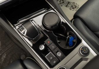 Подержанный автомобиль Volkswagen Touareg 2021 года (18 фото)