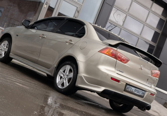 Подержанный автомобиль Mitsubishi Lancer Sedan 2007 года (10 фото)
