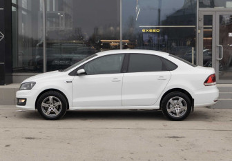 Подержанный автомобиль Volkswagen Polo Sedan 2016 года (8 фото)