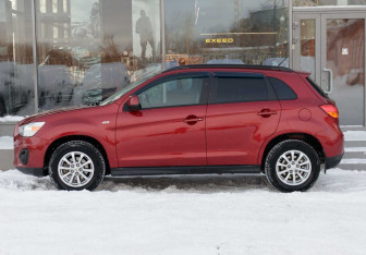 Подержанный автомобиль Mitsubishi ASX 2013 года (8 фото)