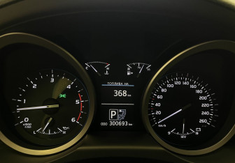 Подержанный автомобиль Toyota Land Cruiser Suv 2014 года (11 фото)