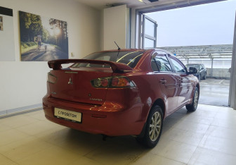 Подержанный автомобиль Mitsubishi Lancer Sedan 2012 года (4 фото)