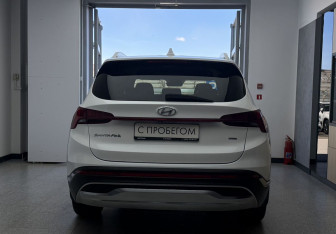 Подержанный автомобиль Hyundai Santa Fe 2021 года (5 фото)