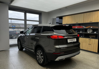 Подержанный автомобиль Geely Atlas Pro 2023 года (6 фото)
