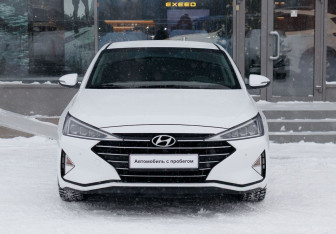 Подержанный автомобиль Hyundai Elantra Sedan 2019 года (2 фото)