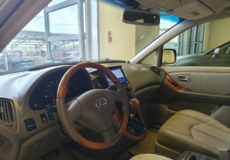 Подержанный автомобиль Lexus RX 2001 года (7 фото)