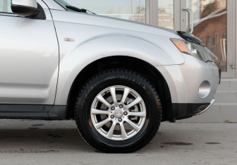 Подержанный автомобиль Mitsubishi Outlander 2008 года (9 фото)