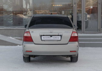 Подержанный автомобиль Toyota Corolla Sedan 2004 года (6 фото)